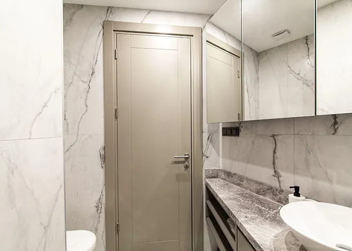 Flat With Panoramic Bosphorus View In Cihangir *